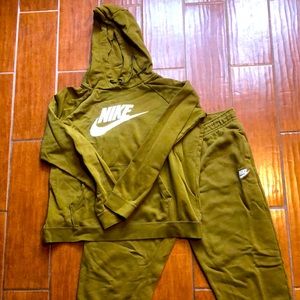 Nike sweatsuit